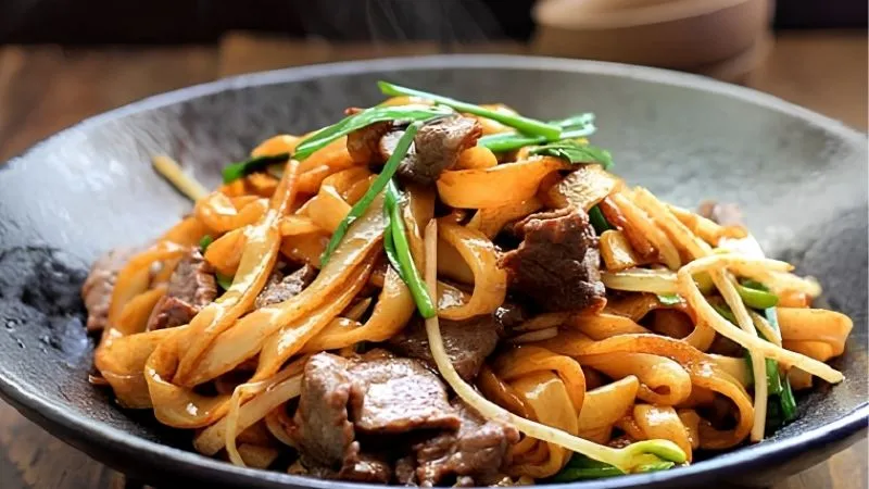 How to Make Easy Phở Xào at Home in 20 Minutes