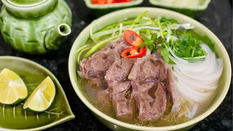 Phở bò nạm ngon tại San Francisco: Nước dùng ninh 12 tiếng tại Thiên Lý